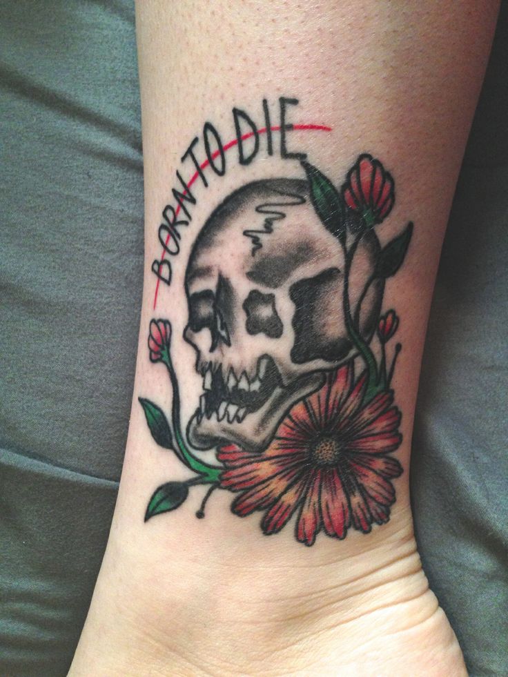 30 Born to Die Tattoo Ideas 2025: Aesthetic Lettering, Stomach and Collarbone Placement