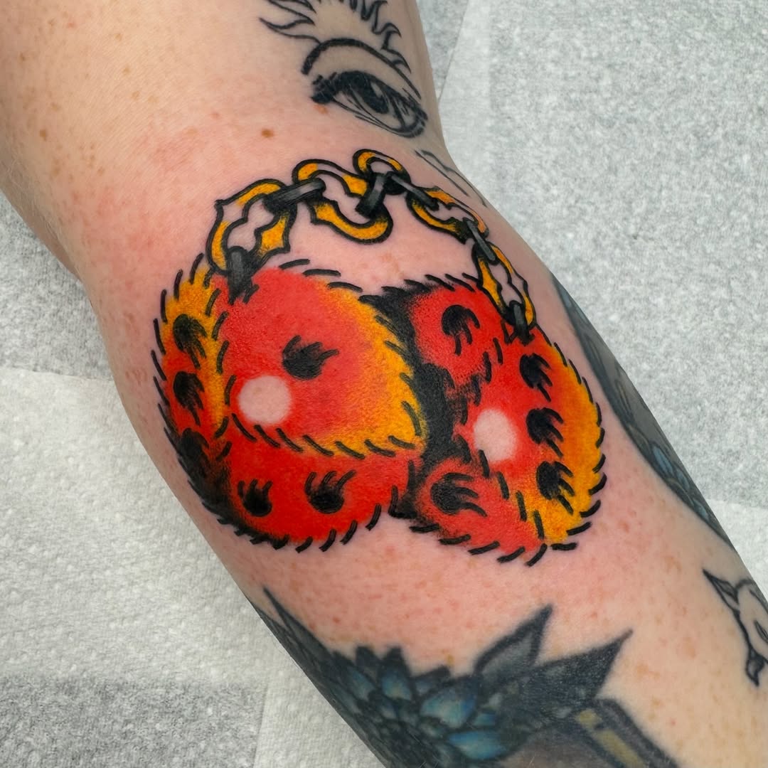 25 Dice Tattoo Ideas 2025 with Cool Flash Designs, Stencil Outlines &#038; Men’s Placement