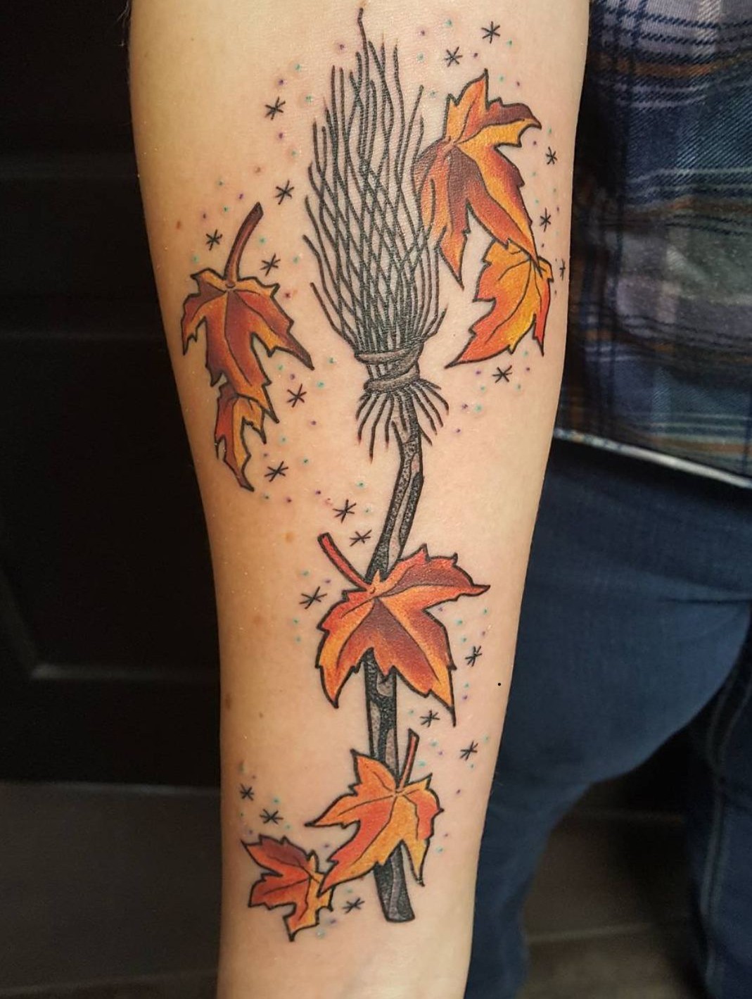 27 Leaf Tattoos 2025 Designs for Guys &#038; Girls – Fine line, Sleeve, Under breast &#038; Autumn ink Concepts