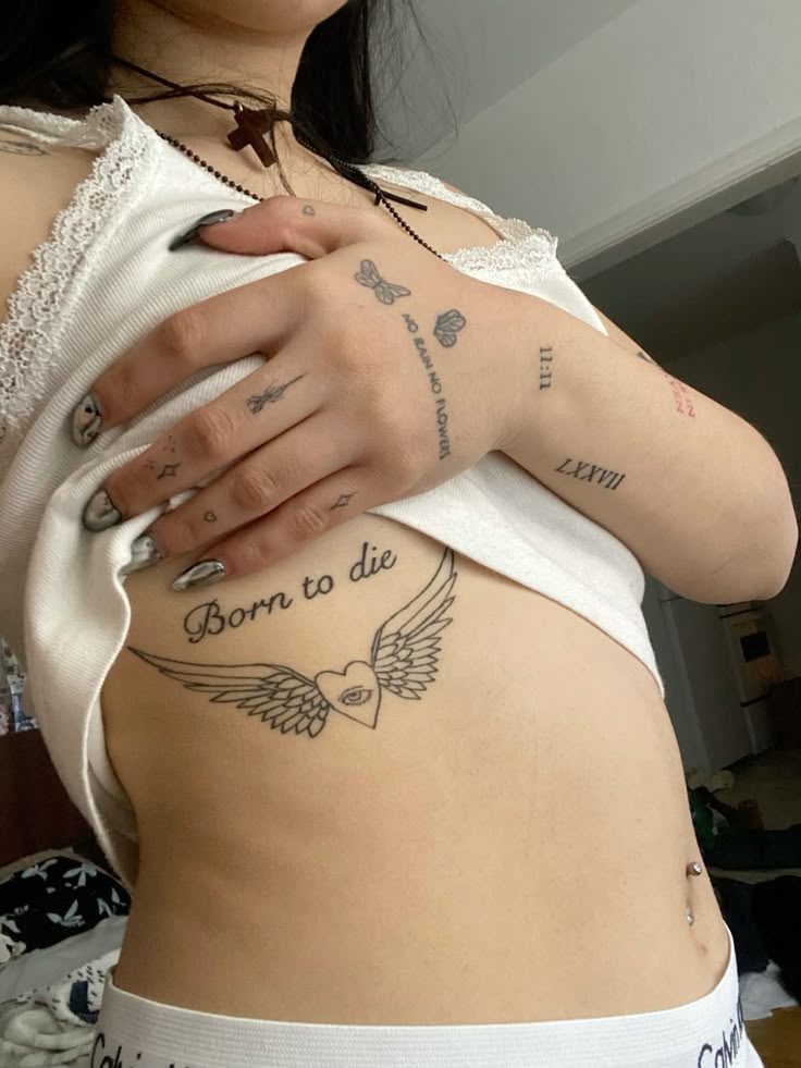 30 Born to Die Tattoo Ideas 2025: Aesthetic Lettering, Stomach and Collarbone Placement