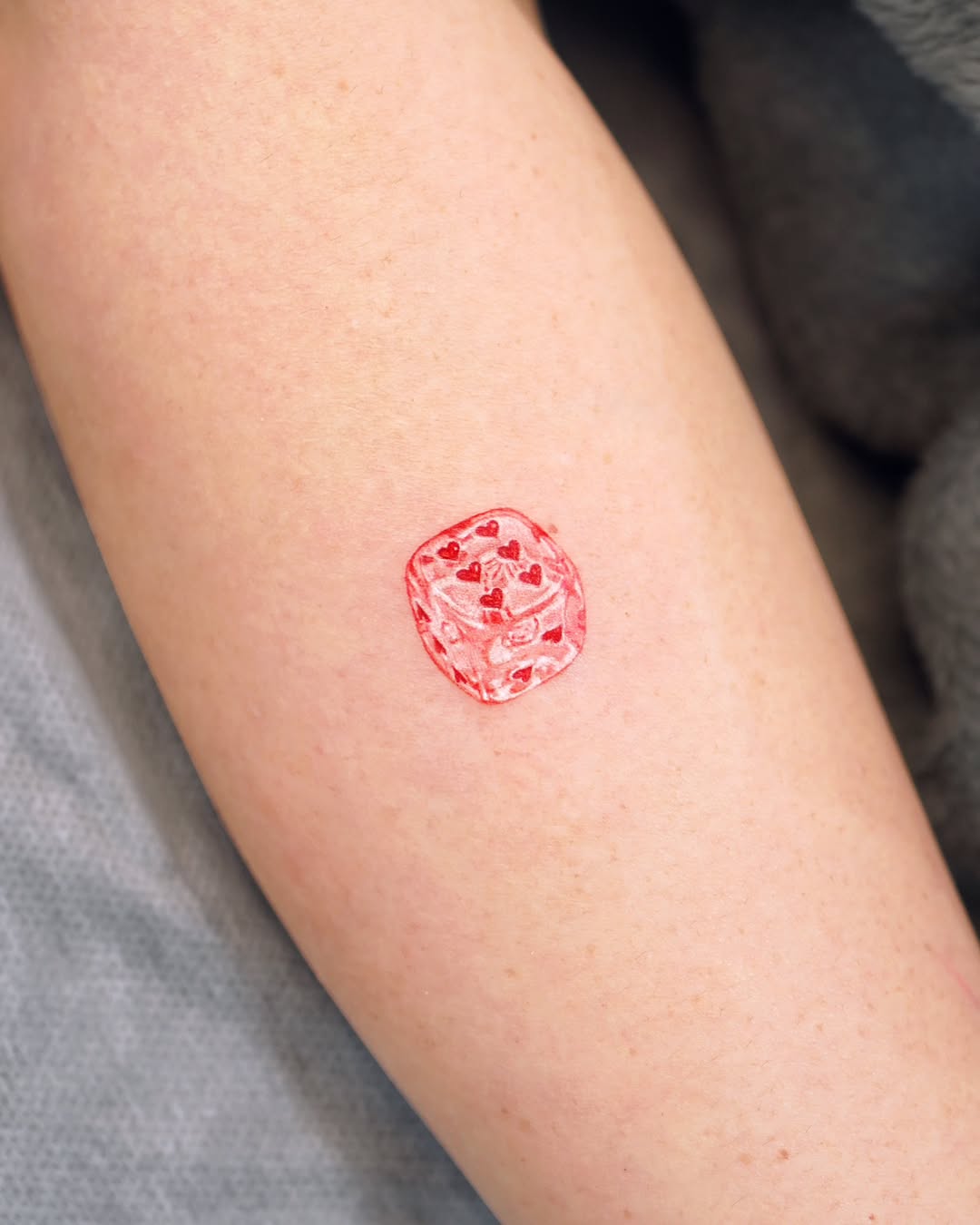 25 Dice Tattoo Ideas 2025 with Cool Flash Designs, Stencil Outlines &#038; Men’s Placement