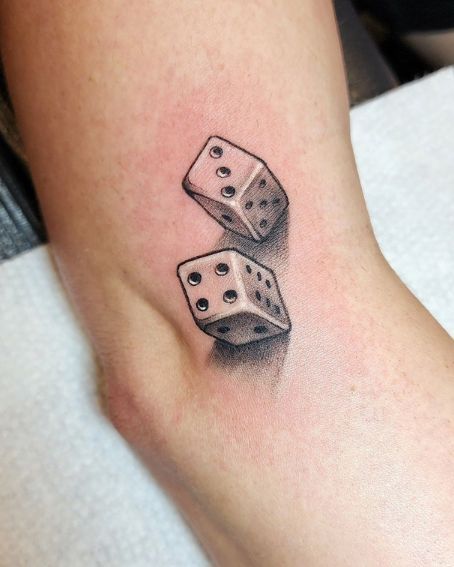25 Dice Tattoo Ideas 2025 with Cool Flash Designs, Stencil Outlines &#038; Men’s Placement