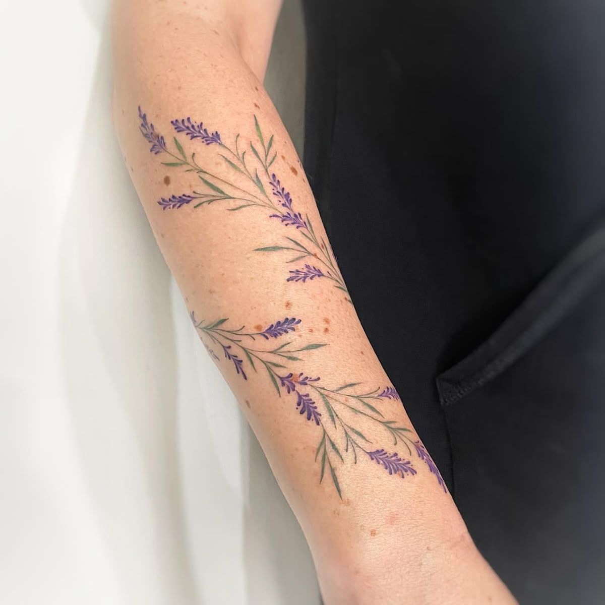 27 Lavender Tattoo Ideas 2025: Fine Line, Bee, Rosemary, Black and Grey, Minimalist, Men and Women