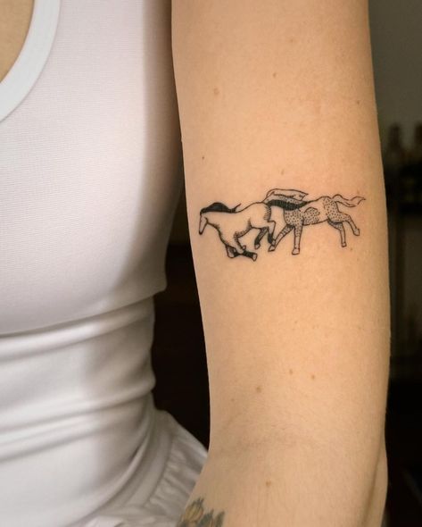 Horse Tattoo 25 Ideas 2025 for Men &#038; Women – Wild Mustangs, Minimalist Designs, Fine Line Art
