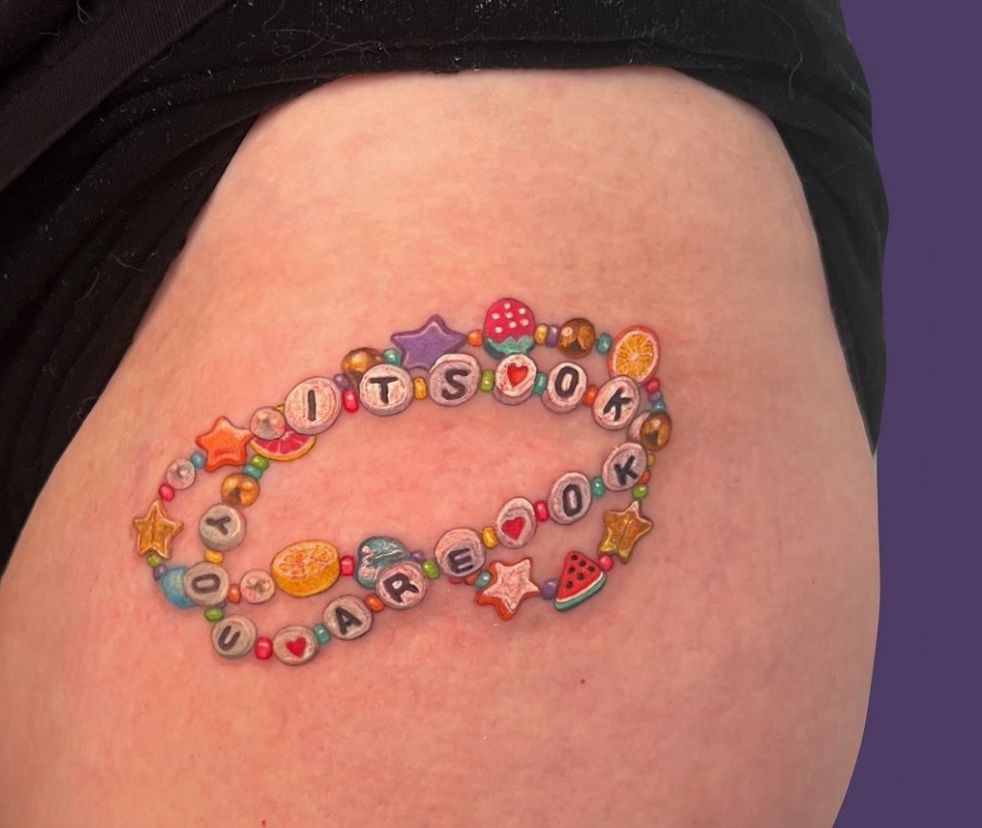 29 Unforgettable Tattoo Ideas 2025: Letras Cursiva, Red Ink, Lower Back, Clavicula, Cuello, and More