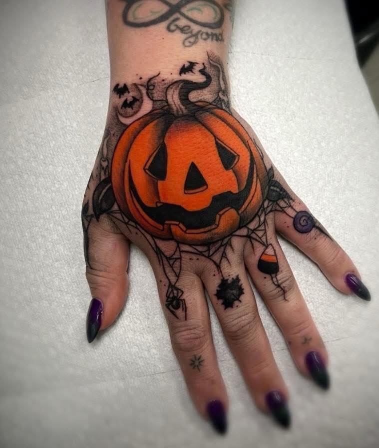 28 Pumpkin Tattoo Ideas 2025 – Cute, Scary, Flash &#038; Traditional Designs