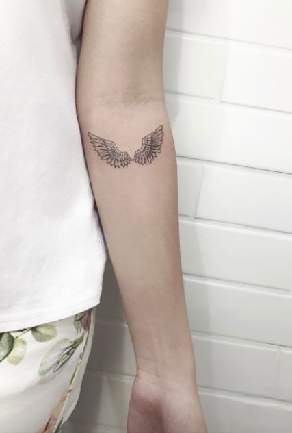 Wings Tattoo 28 Ideas: Stunning Angel, Phoenix, Icarus, Back, Arm &#038; Chest Designs 2025