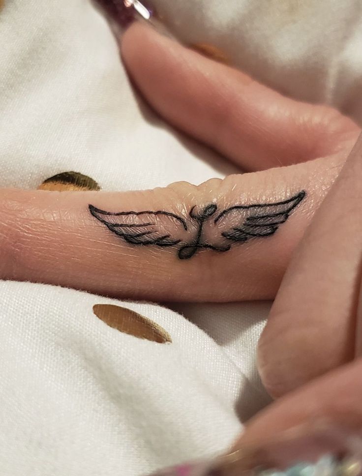Wings Tattoo 28 Ideas: Stunning Angel, Phoenix, Icarus, Back, Arm &#038; Chest Designs 2025