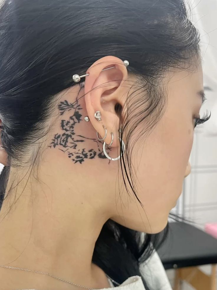 29 Unforgettable Tattoo Ideas 2025: Letras Cursiva, Red Ink, Lower Back, Clavicula, Cuello, and More