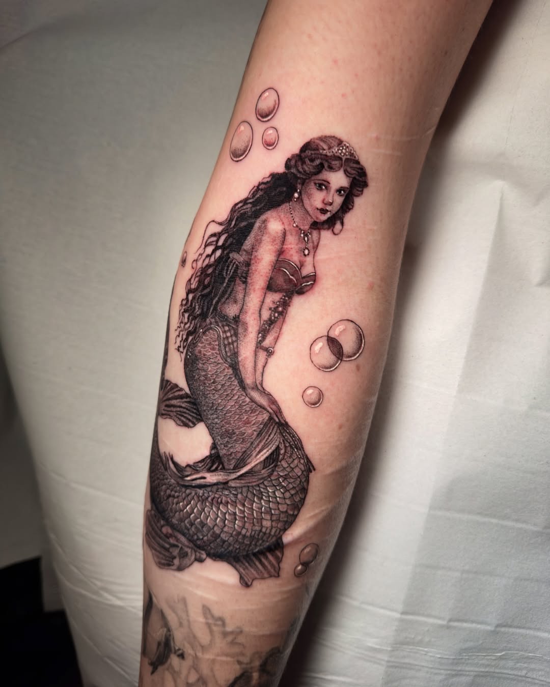 27 Mermaid Tattoo Ideas 2025 With Minimalist, Traditional, Afro, Siren, and Barbie-Inspired Designs