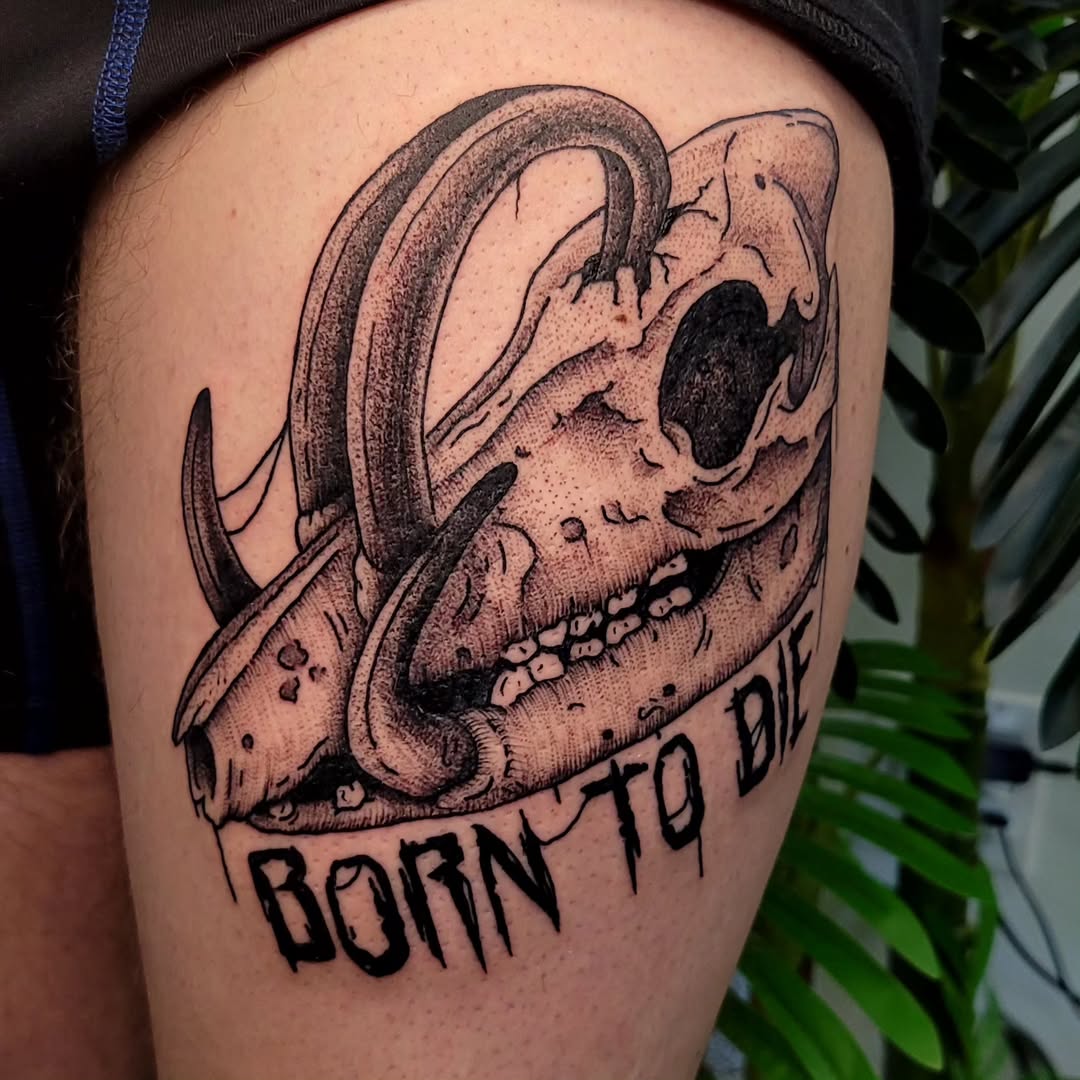 30 Born to Die Tattoo Ideas 2025: Aesthetic Lettering, Stomach and Collarbone Placement