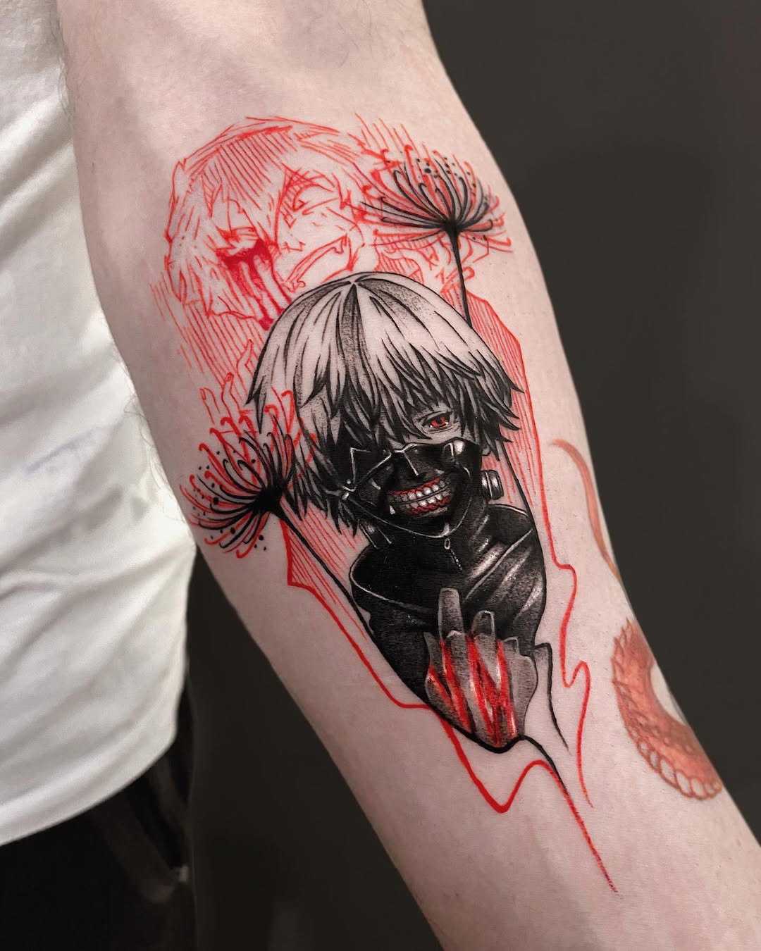 29 Tokyo Ghoul Tattoo Ideas 2025 – Kaneki Designs, Juuzou Ink, Centipede Tattoos, &#038; Spider Lily Florals