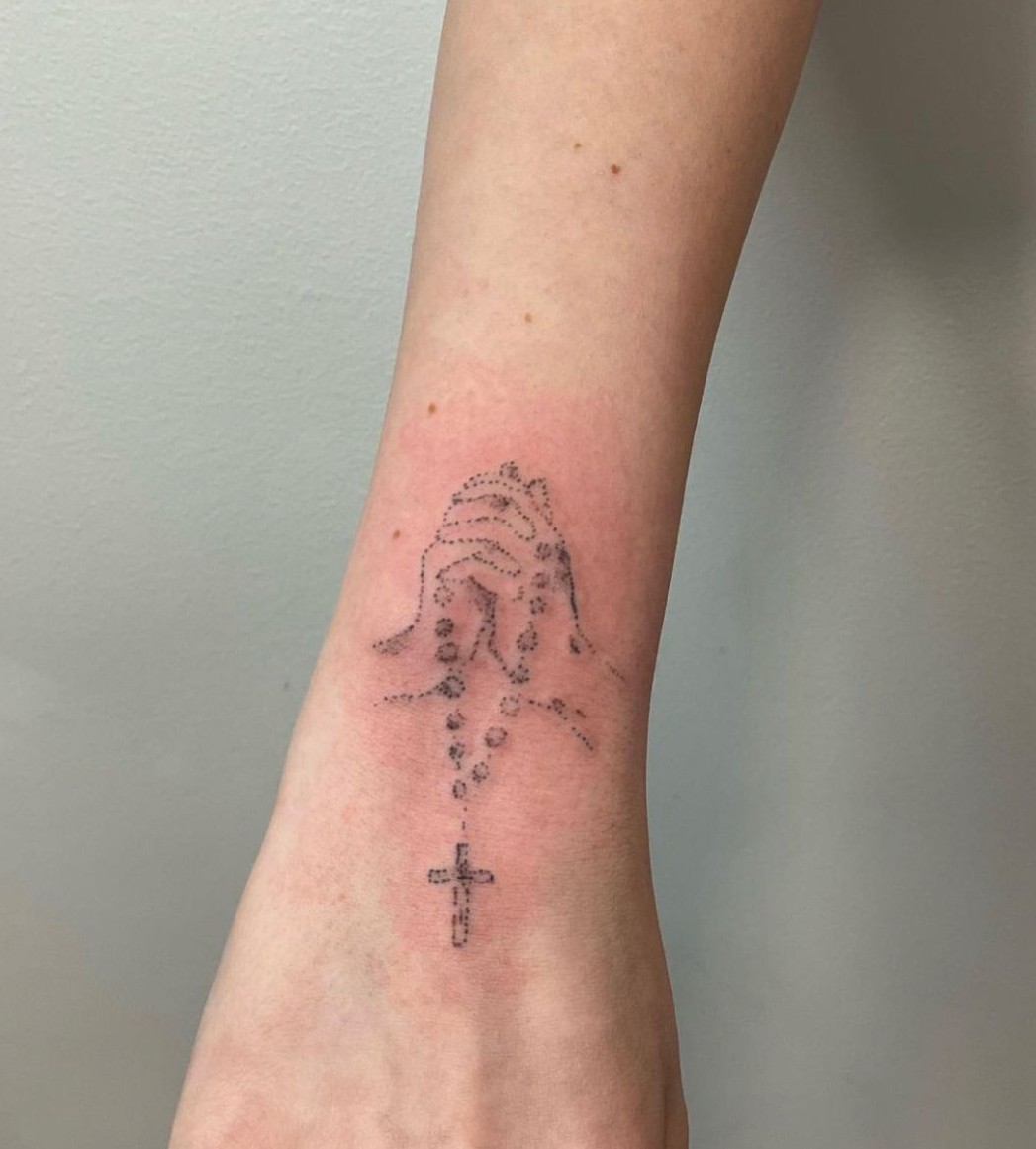 Praying Hands Tattoo Ideas 2025: Rosary, Realism, Shoulder, Chest, Neck, Back and More