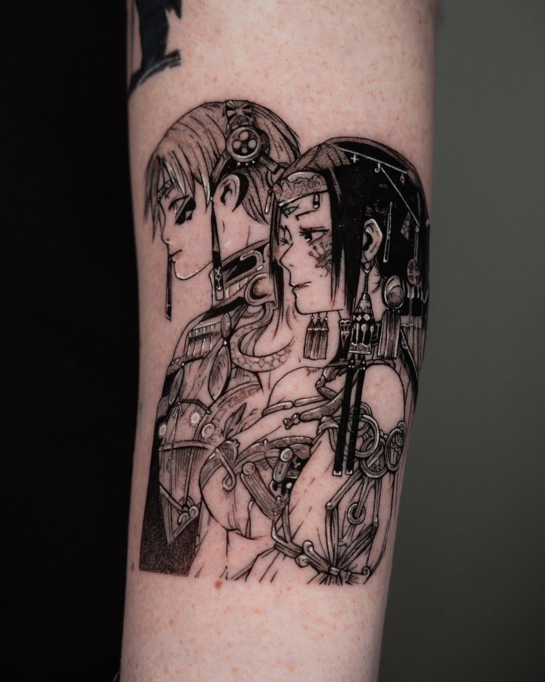 29 Tokyo Ghoul Tattoo Ideas 2025 – Kaneki Designs, Juuzou Ink, Centipede Tattoos, &#038; Spider Lily Florals