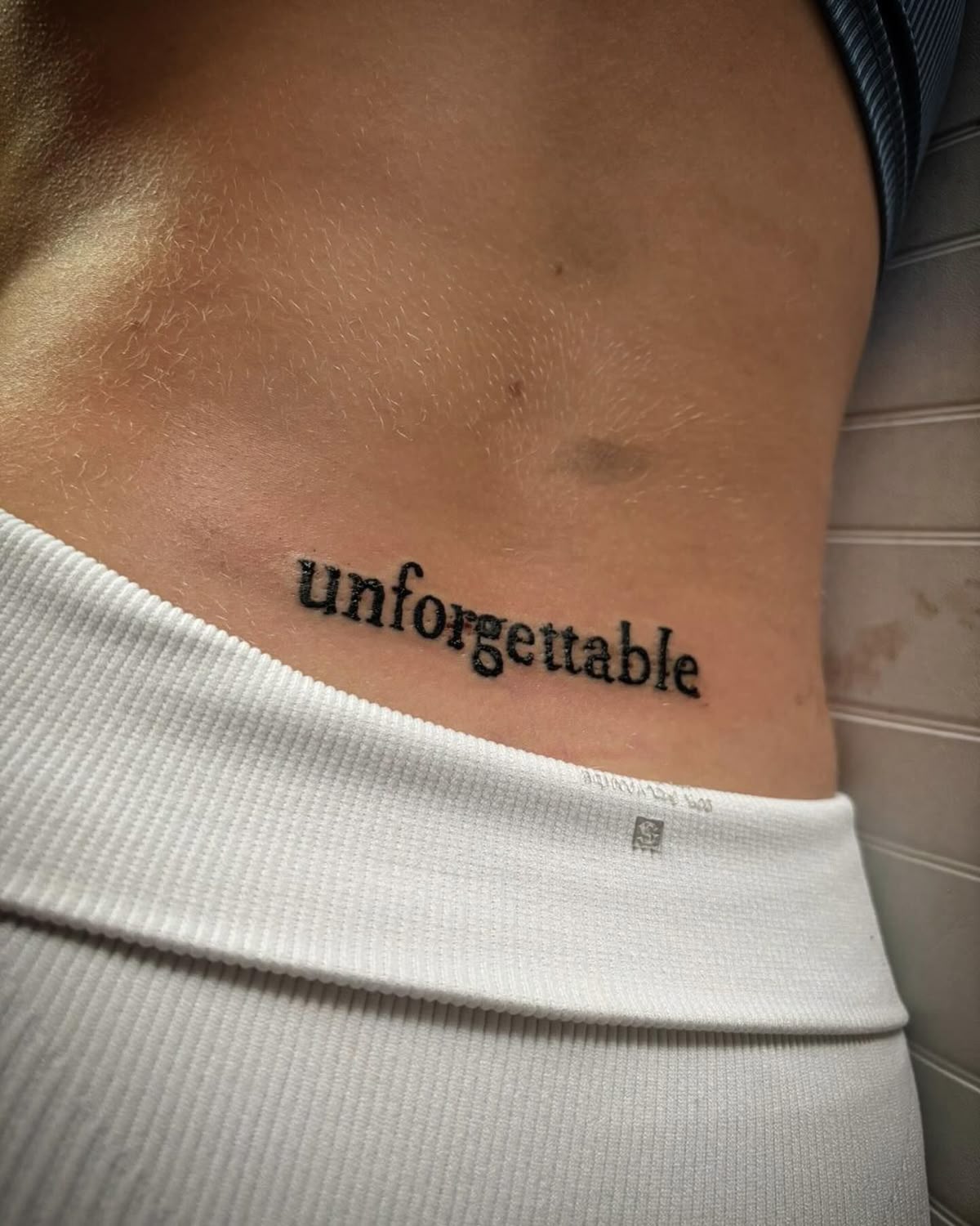 29 Unforgettable Tattoo Ideas 2025: Letras Cursiva, Red Ink, Lower Back, Clavicula, Cuello, and More