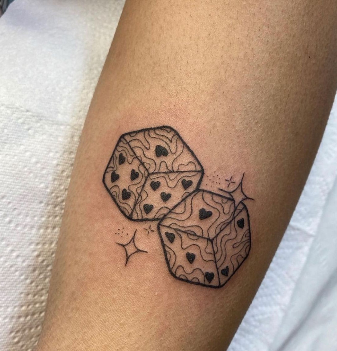 25 Dice Tattoo Ideas 2025 with Cool Flash Designs, Stencil Outlines &#038; Men’s Placement