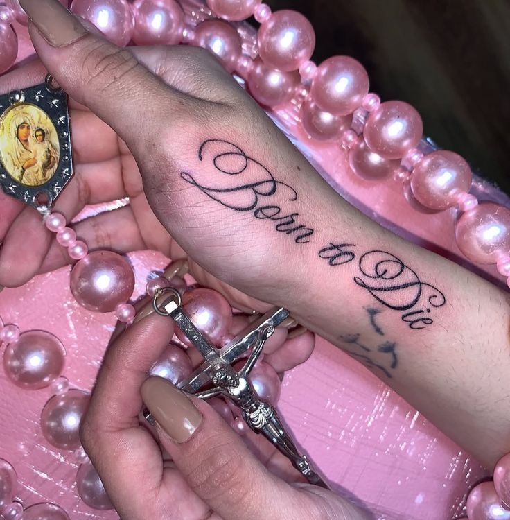 30 Born to Die Tattoo Ideas 2025: Aesthetic Lettering, Stomach and Collarbone Placement