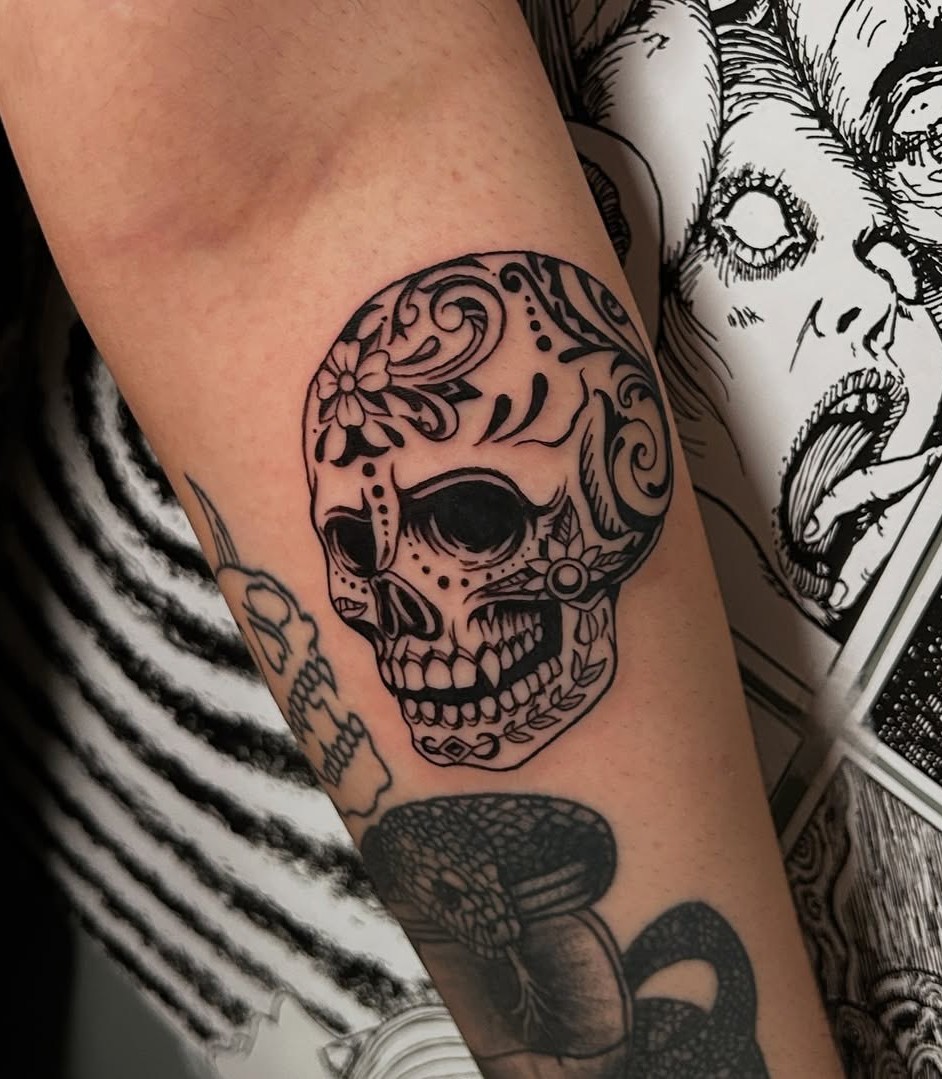 27 Sugar Skull Tattoo Designs for Women and Men 2025 – Color, Black &#038; White, Tiny