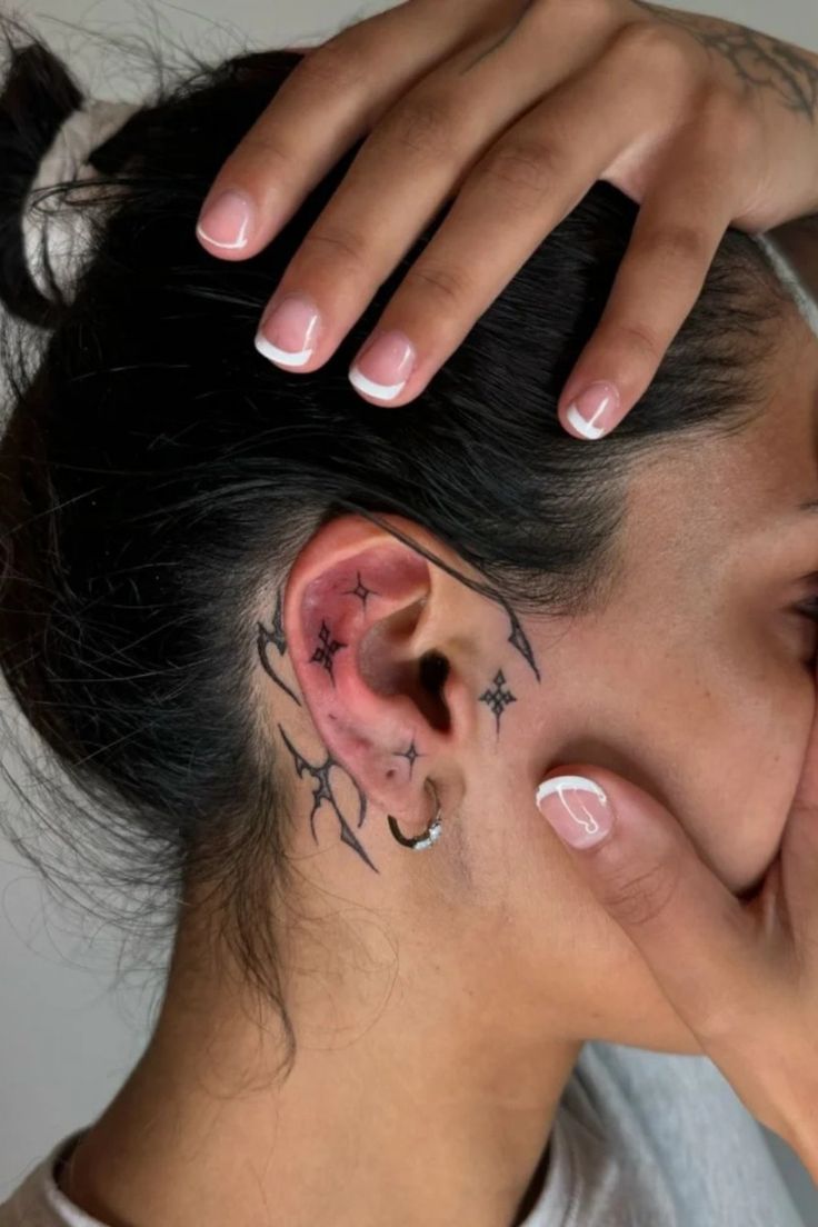 30 Behind Ear Tattoo 2025 Ideas for Men and Women – Unique, Meaningful, Minimalist, Sparkle &#038; More