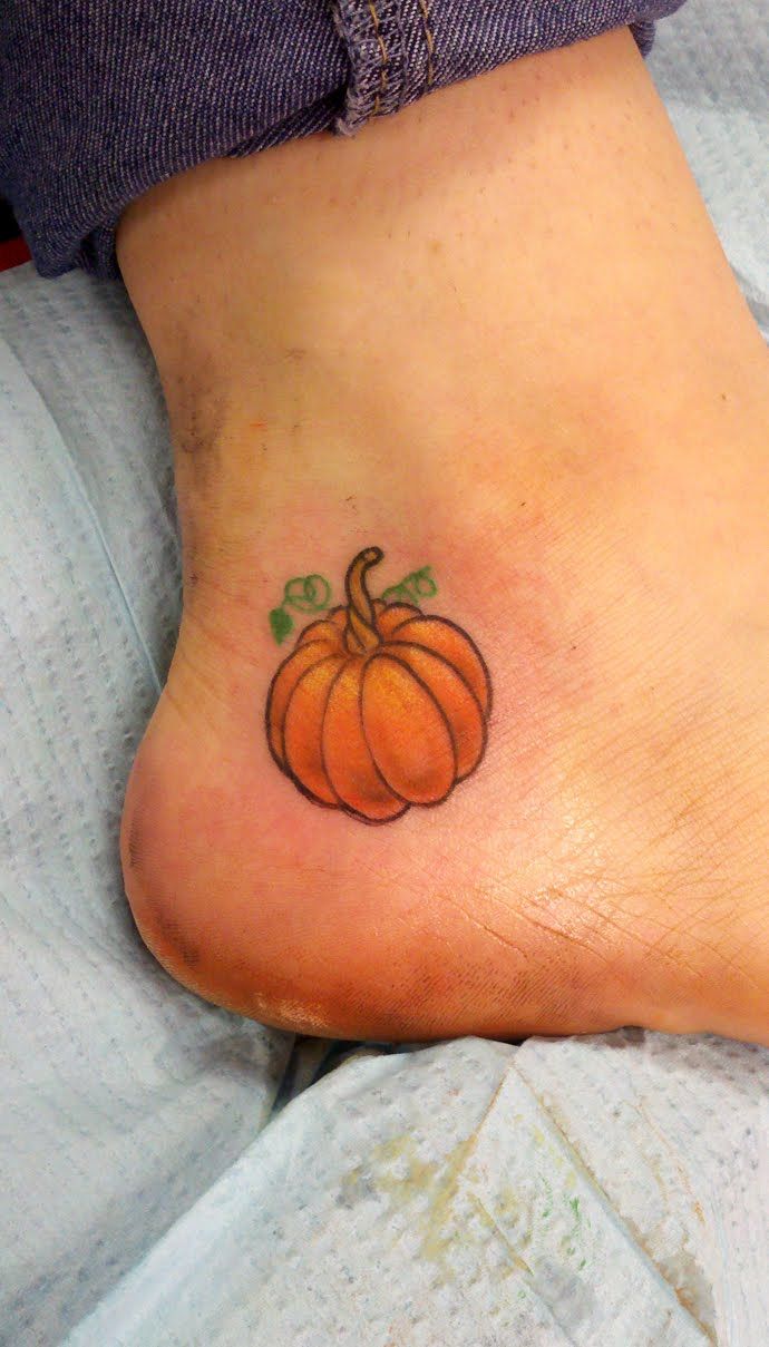 28 Pumpkin Tattoo Ideas 2025 – Cute, Scary, Flash &#038; Traditional Designs