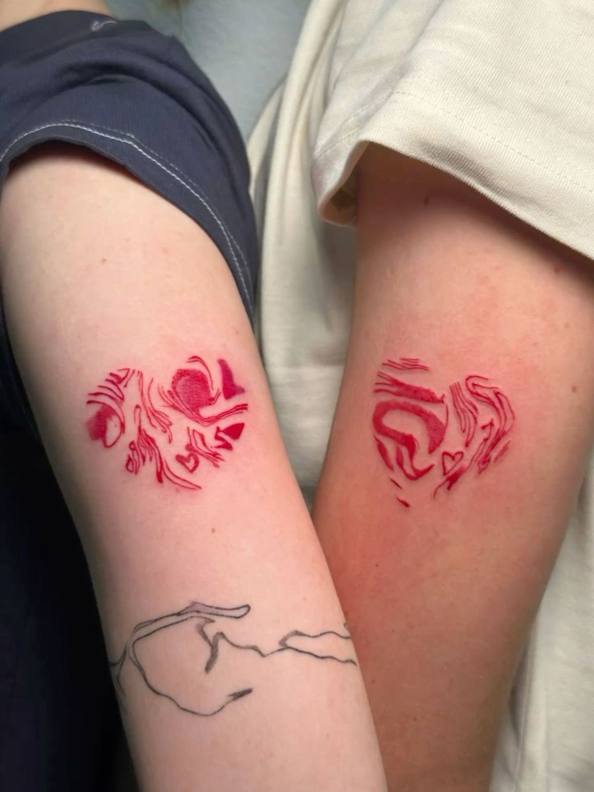 25 Sister Tattoo Designs for 2, 3 or 4 Sisters 2025 Unique Meaningful Fine Line &#038; Minimalist Designs
