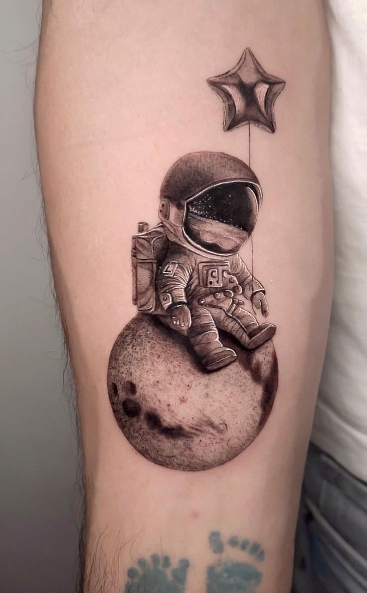Astronaut Tattoo Ideas for Men and Women – Minimalist, Stencil Outline, and Cosmic Designs