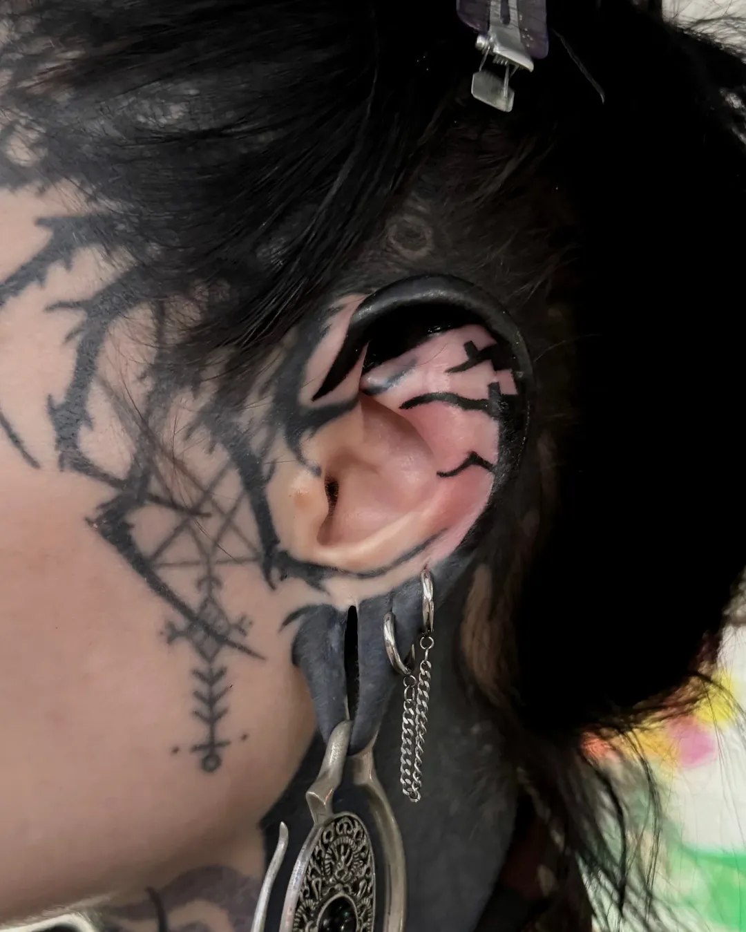 28 Ear Tattoo Ideas for Women and Men with Piercings – Inner, Behind, Side, Fine Line, Flowers, Mandala, Moon, Rose, Cross, Stars, Spider Web