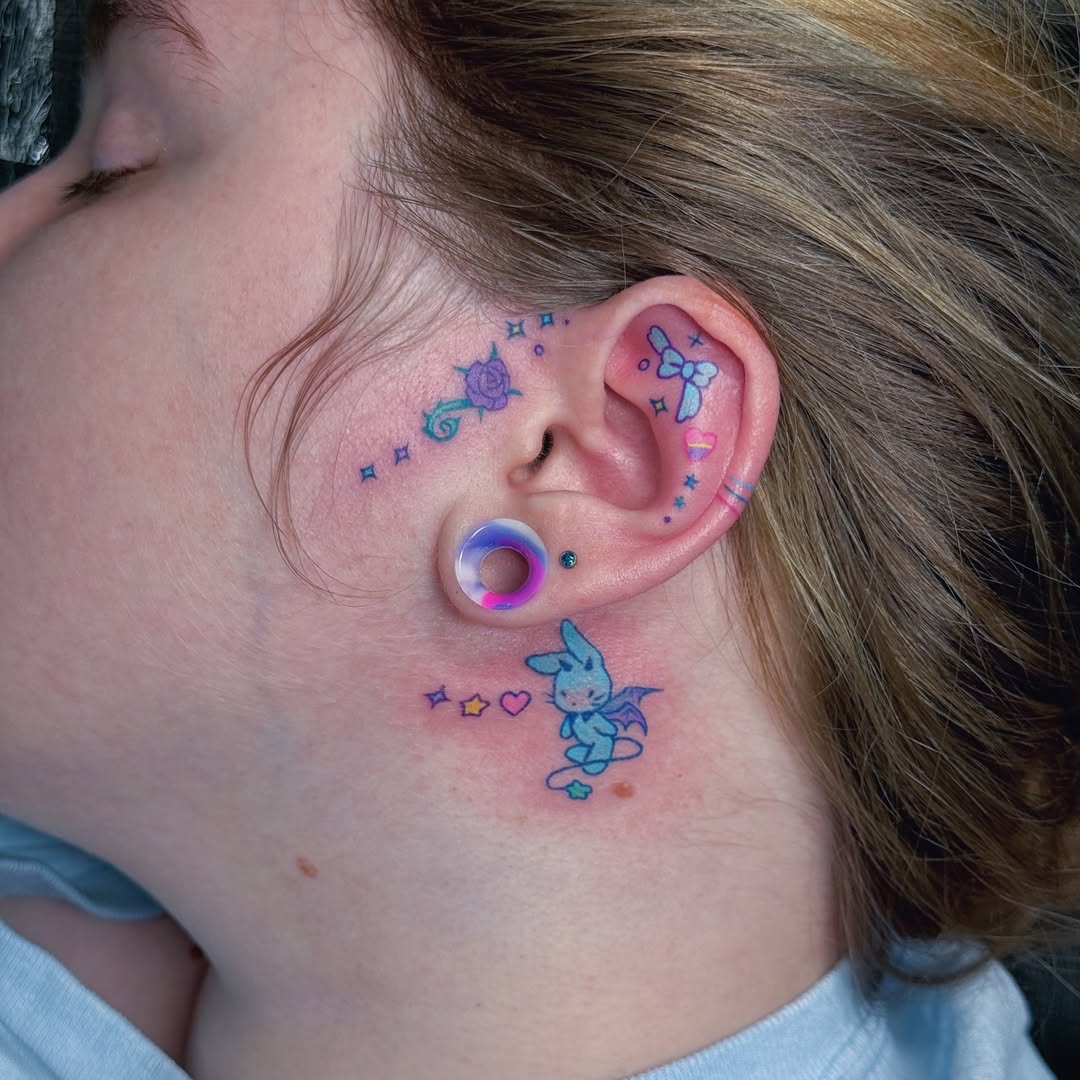 28 Ear Tattoo Ideas for Women and Men with Piercings – Inner, Behind, Side, Fine Line, Flowers, Mandala, Moon, Rose, Cross, Stars, Spider Web