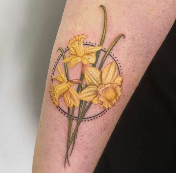 26 December Birth Flower Tattoo Ideas With Narcissus and Holly Designs for 2025