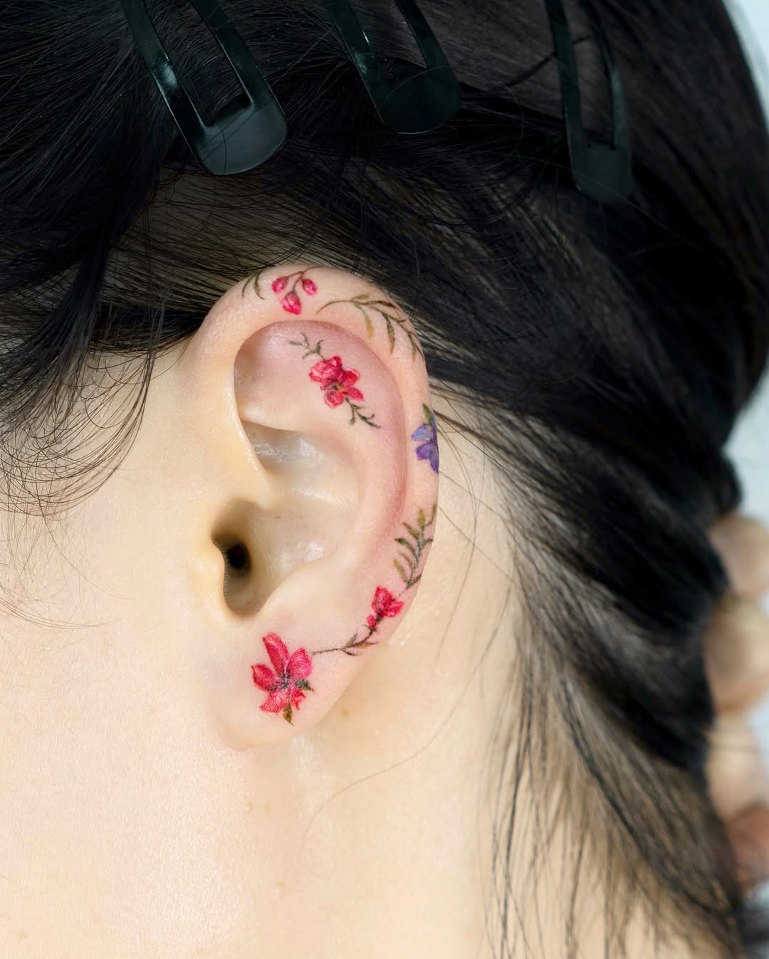 28 Ear Tattoo Ideas for Women and Men with Piercings – Inner, Behind, Side, Fine Line, Flowers, Mandala, Moon, Rose, Cross, Stars, Spider Web