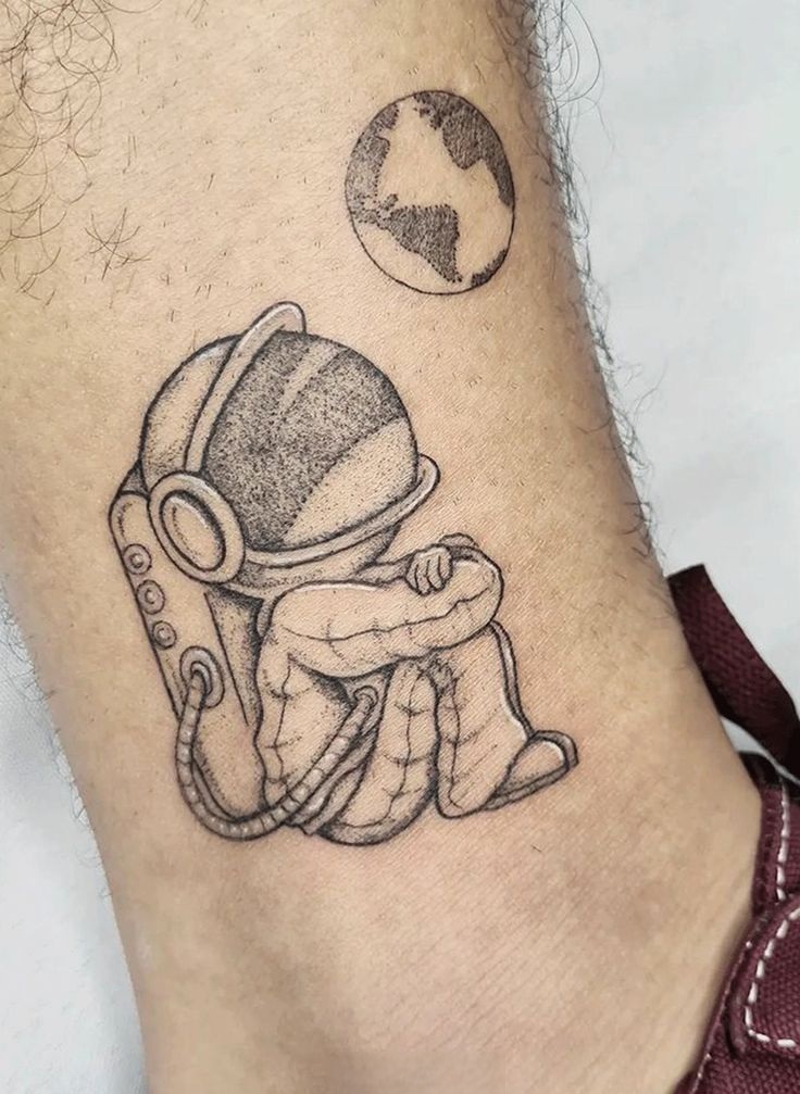 Astronaut Tattoo Ideas for Men and Women – Minimalist, Stencil Outline, and Cosmic Designs