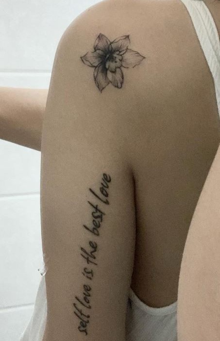 26 December Birth Flower Tattoo Ideas With Narcissus and Holly Designs for 2025