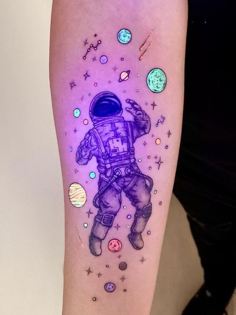 Astronaut Tattoo Ideas for Men and Women – Minimalist, Stencil Outline, and Cosmic Designs