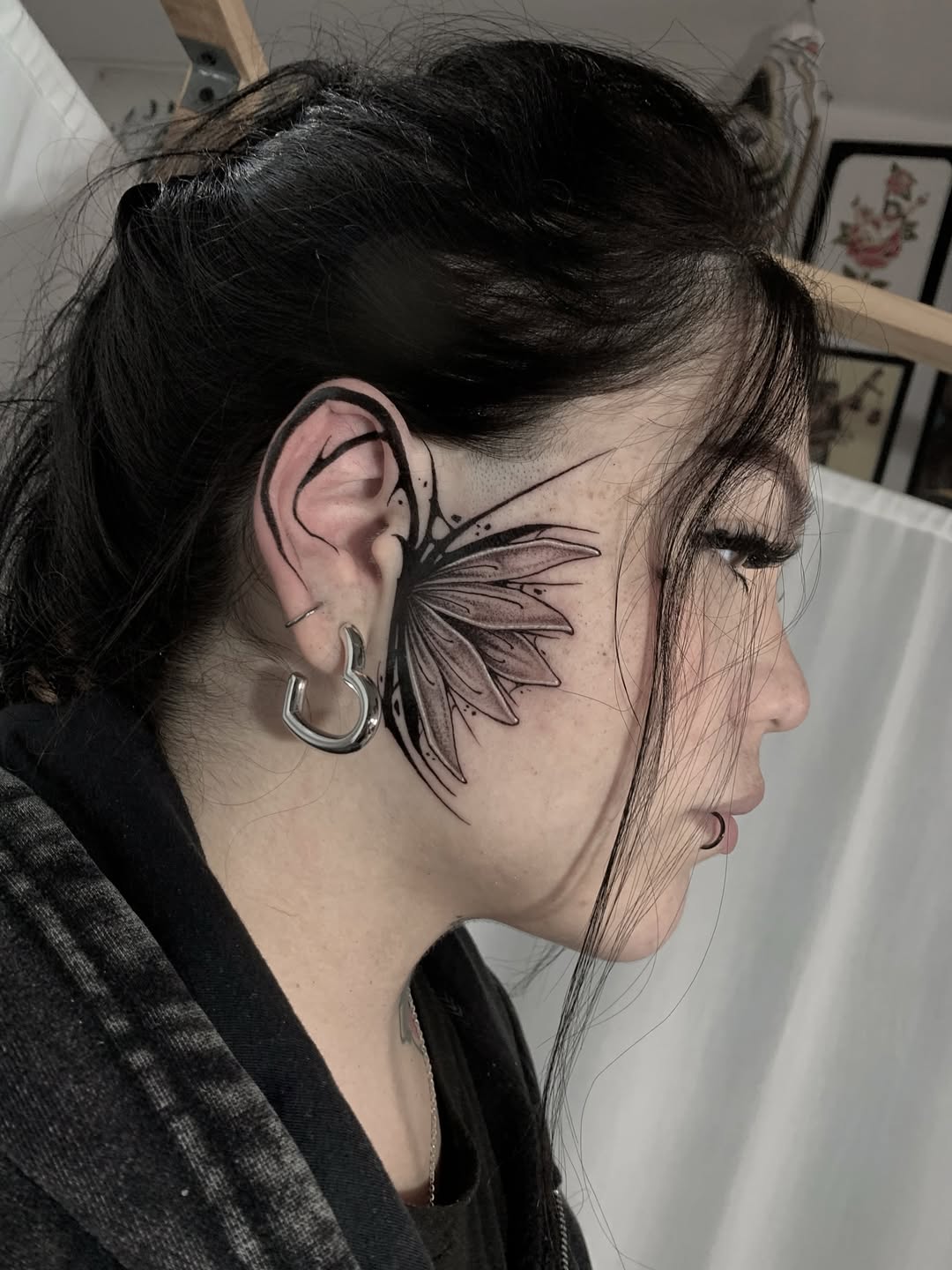 28 Ear Tattoo Ideas for Women and Men with Piercings – Inner, Behind, Side, Fine Line, Flowers, Mandala, Moon, Rose, Cross, Stars, Spider Web