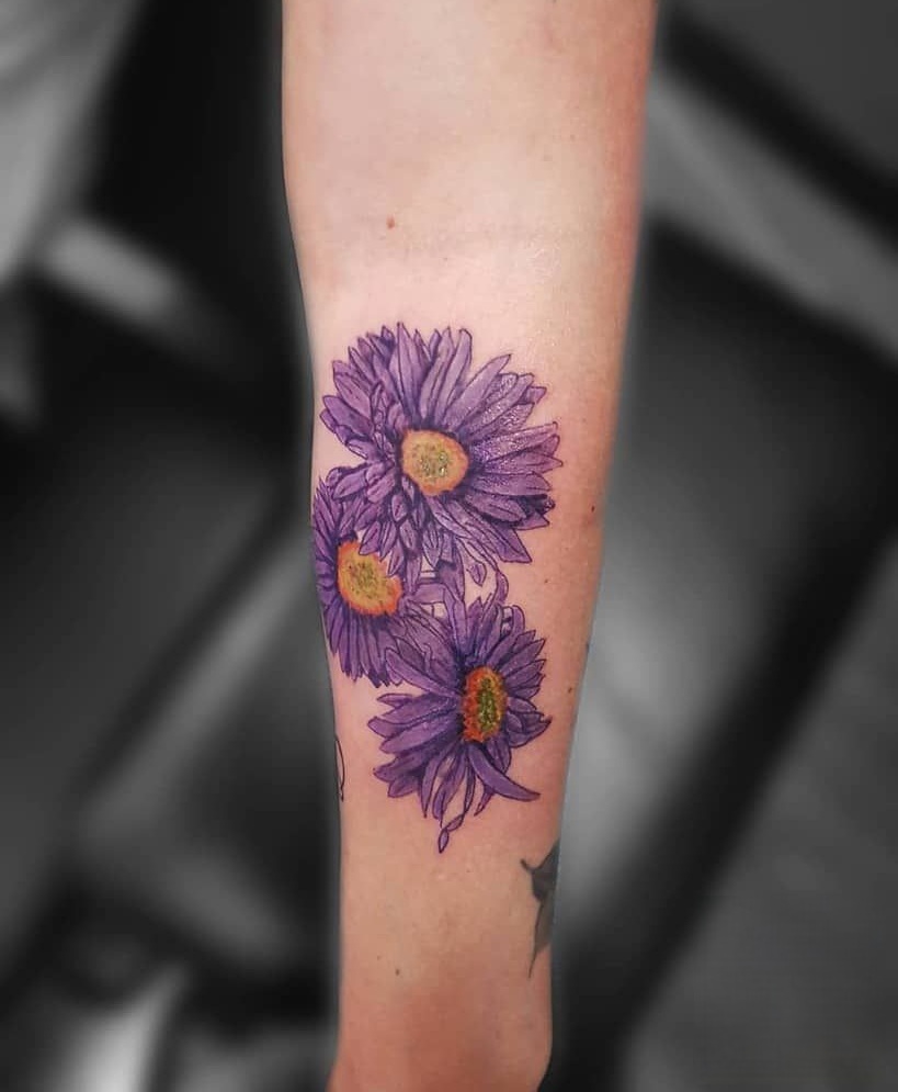 25 September Birth Flower Tattoo Ideas 2025: Aster Designs with Name, Color, Spine, and Memorial Ink Styles