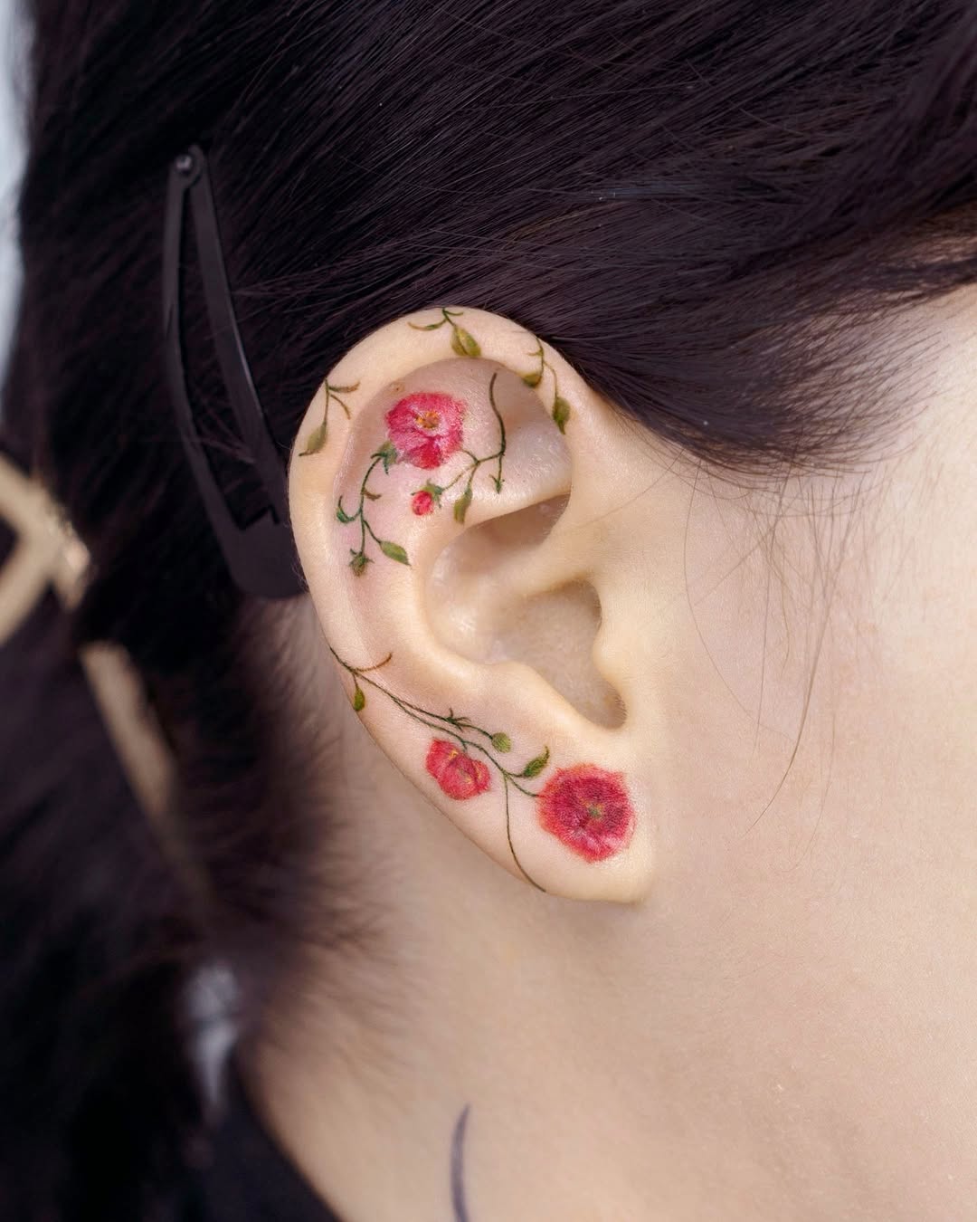 28 Ear Tattoo Ideas for Women and Men with Piercings – Inner, Behind, Side, Fine Line, Flowers, Mandala, Moon, Rose, Cross, Stars, Spider Web