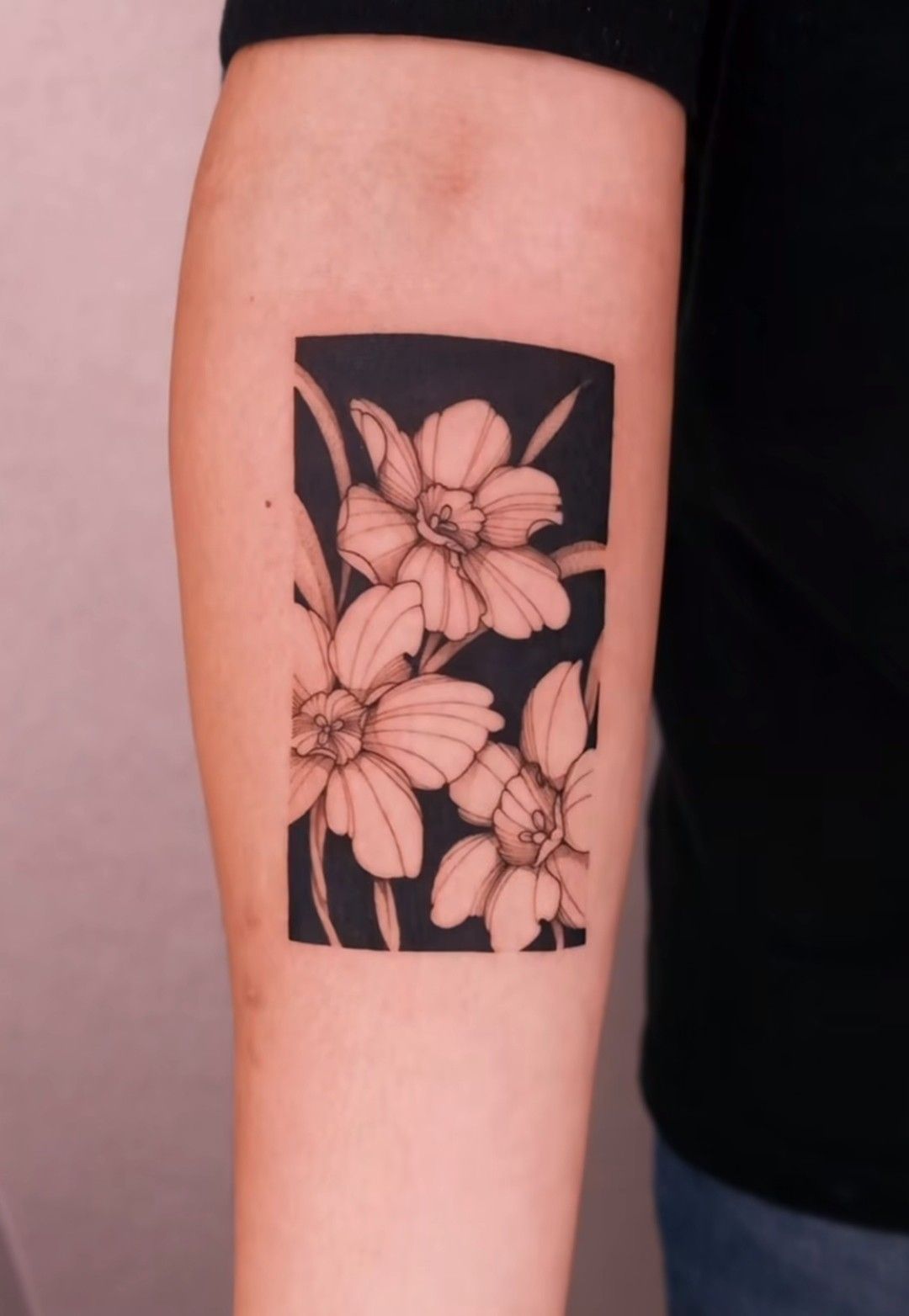 26 December Birth Flower Tattoo Ideas With Narcissus and Holly Designs for 2025