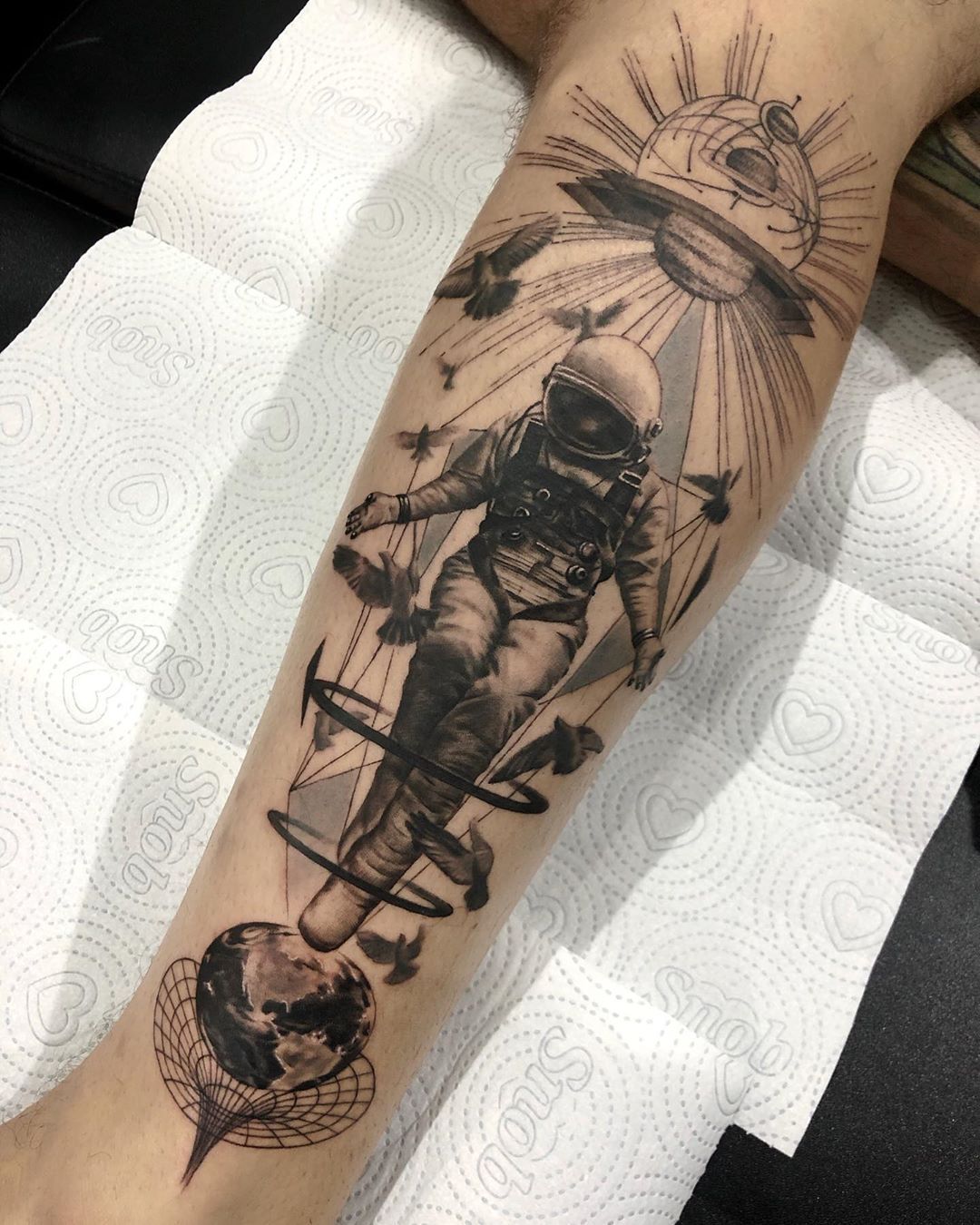 Astronaut Tattoo Ideas for Men and Women – Minimalist, Stencil Outline, and Cosmic Designs
