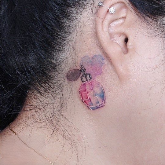 28 Ear Tattoo Ideas for Women and Men with Piercings – Inner, Behind, Side, Fine Line, Flowers, Mandala, Moon, Rose, Cross, Stars, Spider Web