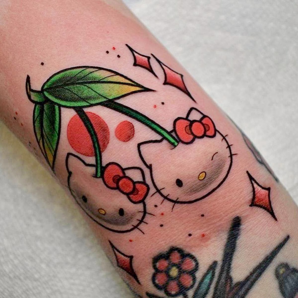 Hello Kitty Tattoo 29 Ideas 2025 for Women, Men &#038; Couples – Sleeve, Fine Line, Y2K, Cien Pies &#038; More