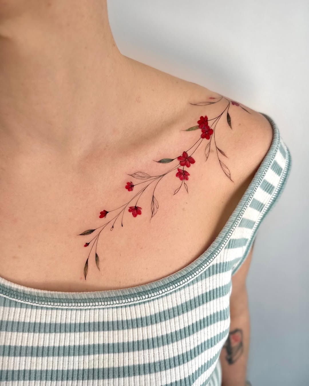 26 December Birth Flower Tattoo Ideas With Narcissus and Holly Designs for 2025