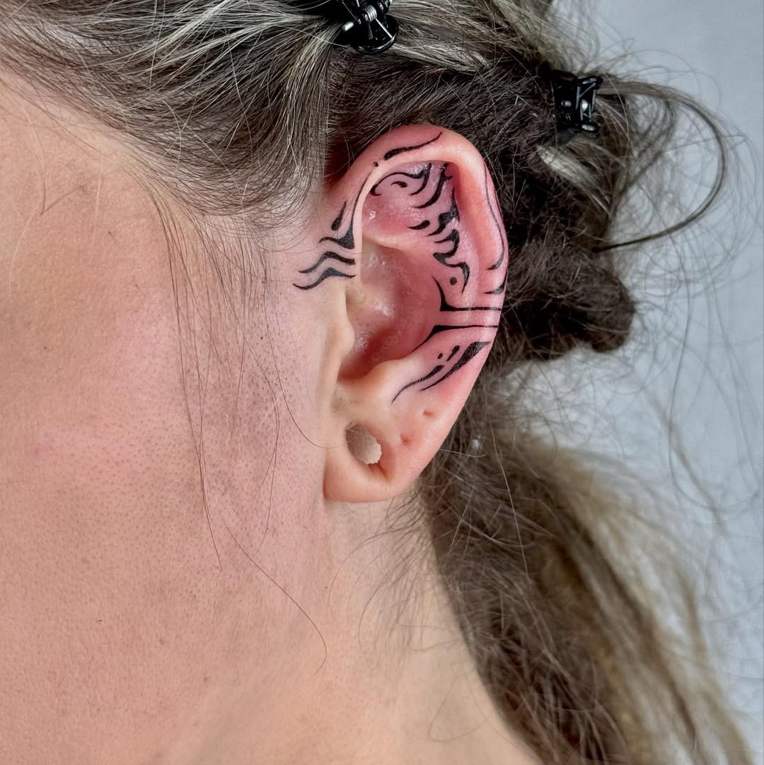 28 Ear Tattoo Ideas for Women and Men with Piercings – Inner, Behind, Side, Fine Line, Flowers, Mandala, Moon, Rose, Cross, Stars, Spider Web