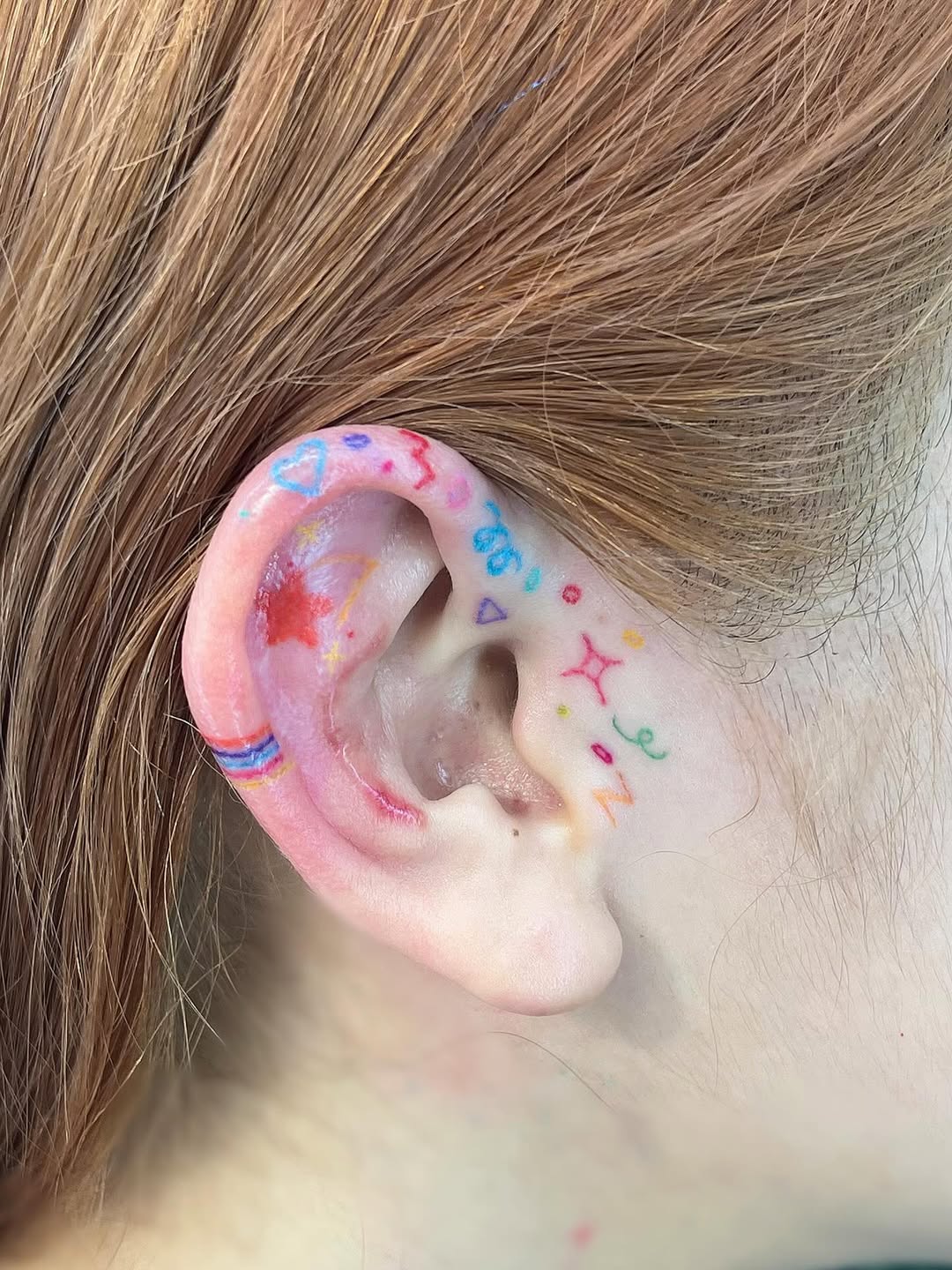 28 Ear Tattoo Ideas for Women and Men with Piercings – Inner, Behind, Side, Fine Line, Flowers, Mandala, Moon, Rose, Cross, Stars, Spider Web