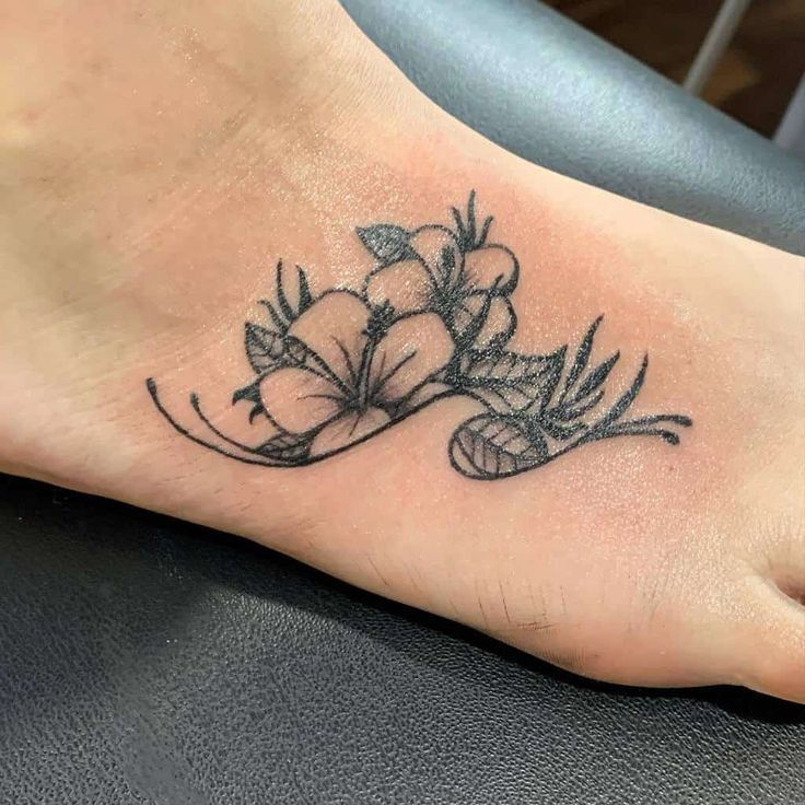 28 Ocean Tattoo Ideas for Men and Women: Minimalist Waves, Sleeve Underwater Designs