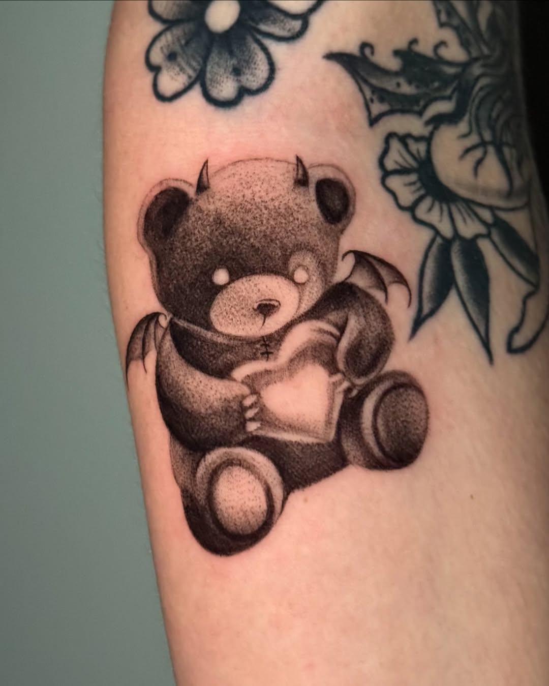 30 Teddy Bear Tattoo Designs 2025 – Cute, Realistic, Fine Line, Matching, Feminine &#038; Dark Tattoo Ideas