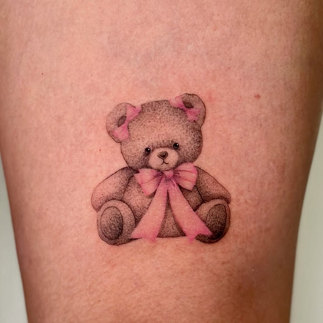 30 Teddy Bear Tattoo Designs 2025 – Cute, Realistic, Fine Line, Matching, Feminine &#038; Dark Tattoo Ideas