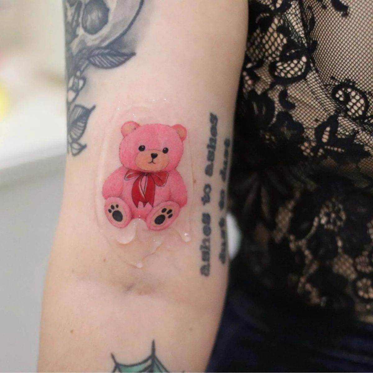 30 Teddy Bear Tattoo Designs 2025 – Cute, Realistic, Fine Line, Matching, Feminine &#038; Dark Tattoo Ideas