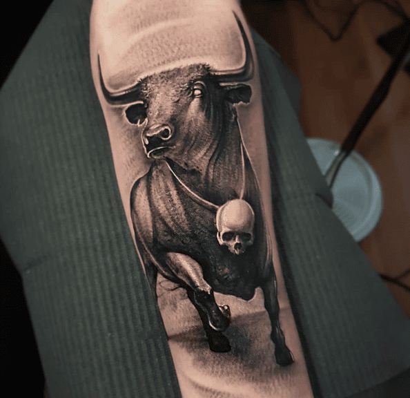 26 Bull Tattoo Ideas – Powerful Designs for Men and Feminine Taurus Zodiac Styles