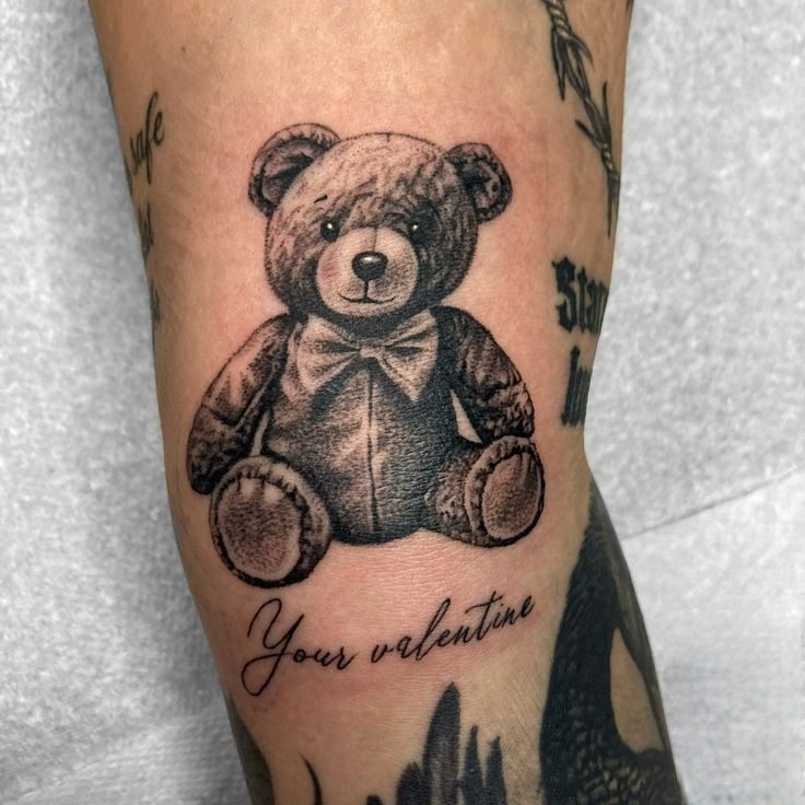 30 Teddy Bear Tattoo Designs 2025 – Cute, Realistic, Fine Line, Matching, Feminine &#038; Dark Tattoo Ideas