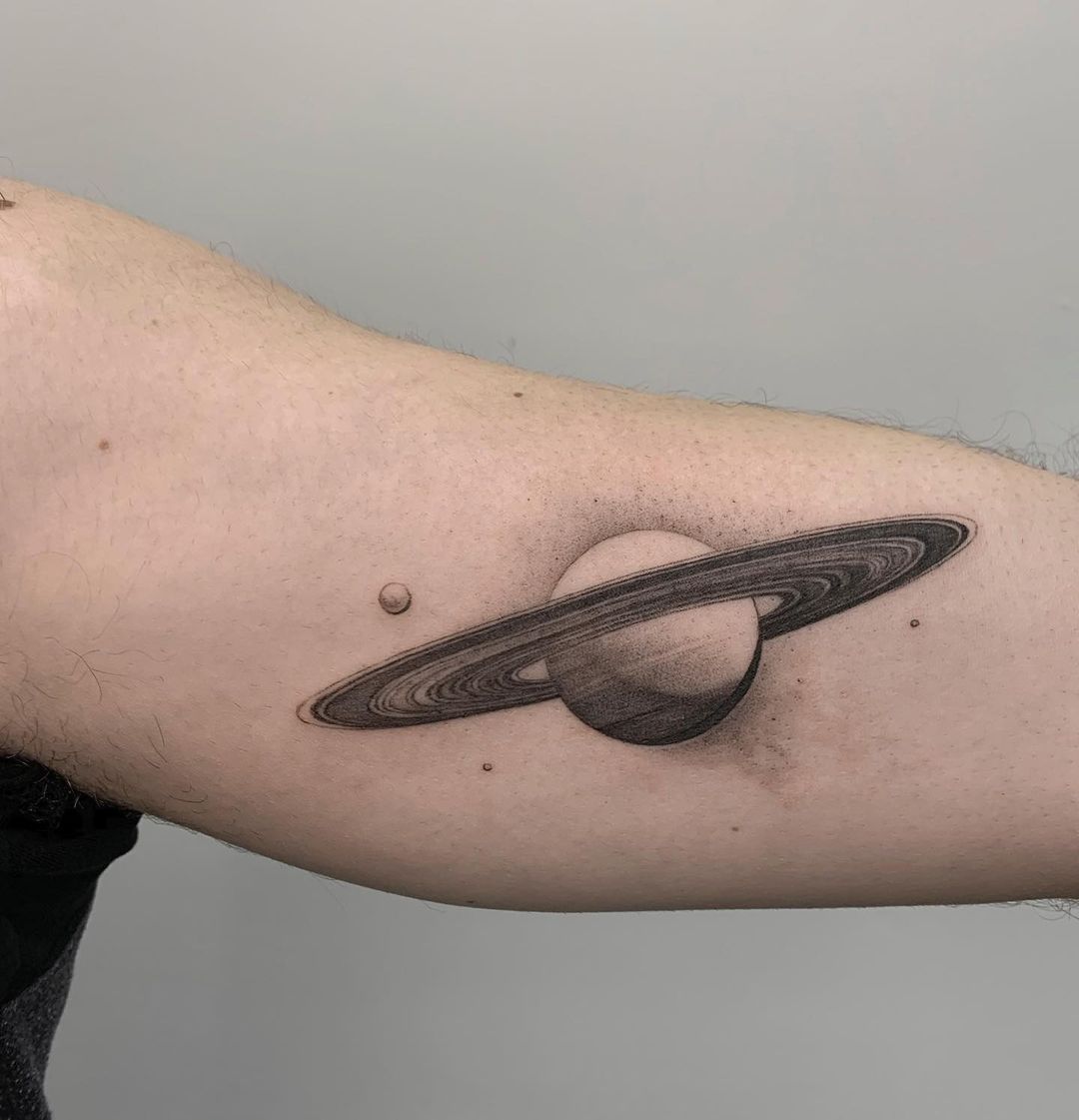 30 Saturn Tattoo Ideas: Meaning, Styles, and Real-Life Designs You’ll Actually Want